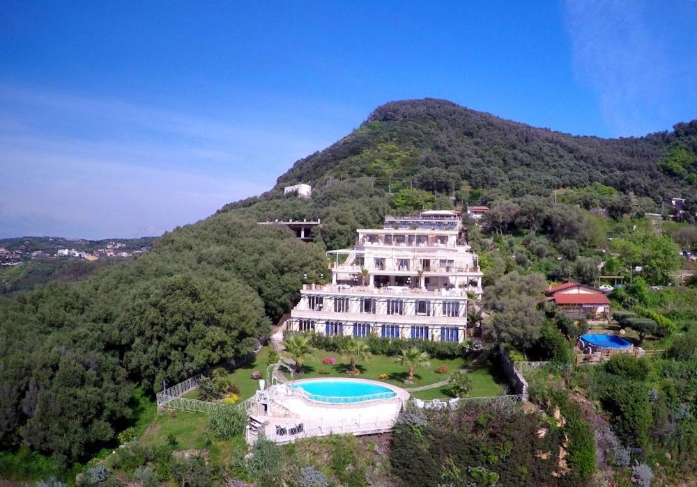 פאלמי Caposperone Resort מראה חיצוני תמונה