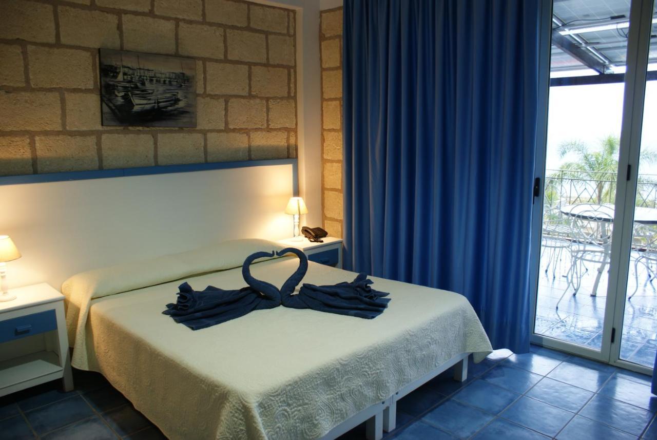 פאלמי Caposperone Resort מראה חיצוני תמונה