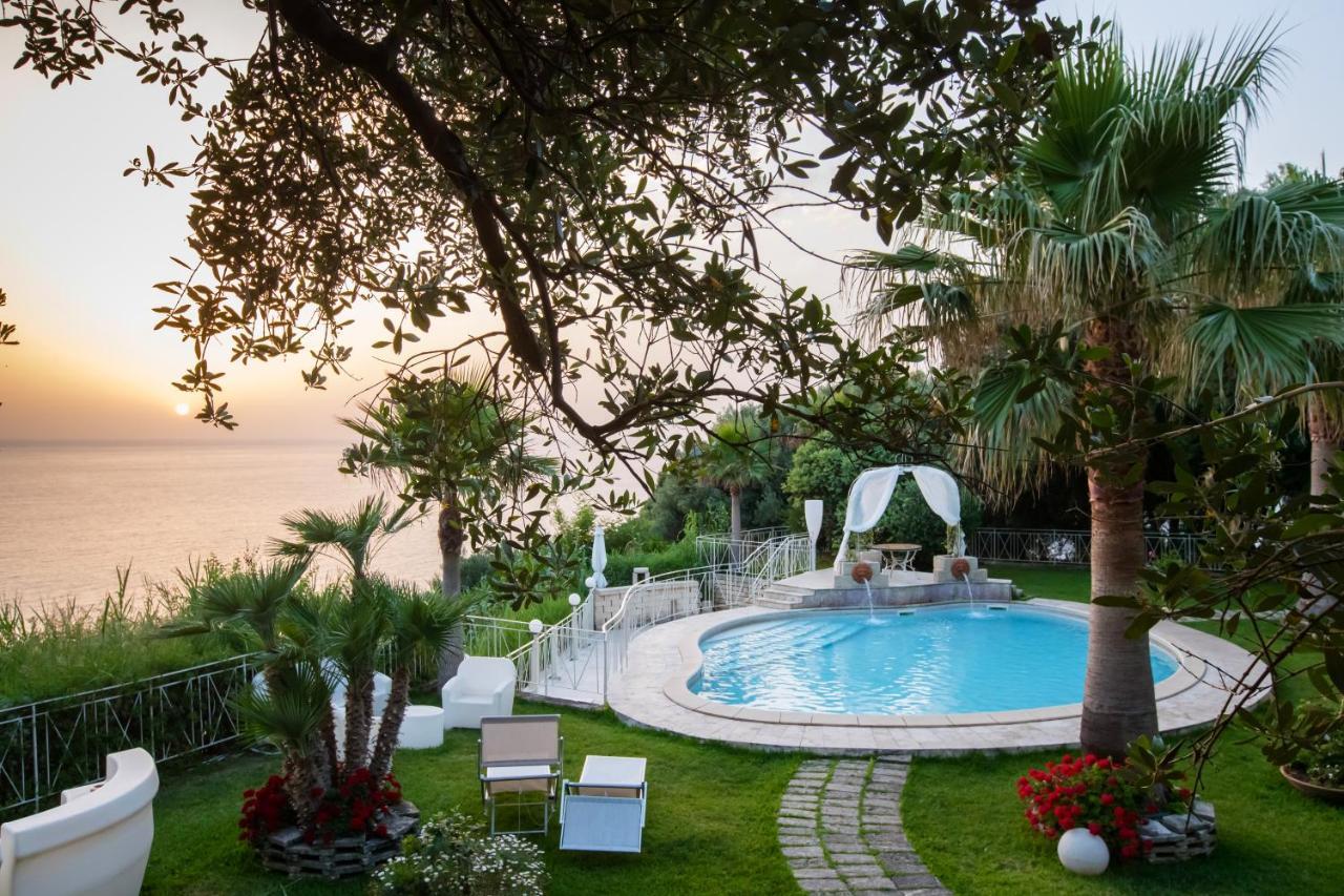 פאלמי Caposperone Resort מראה חיצוני תמונה